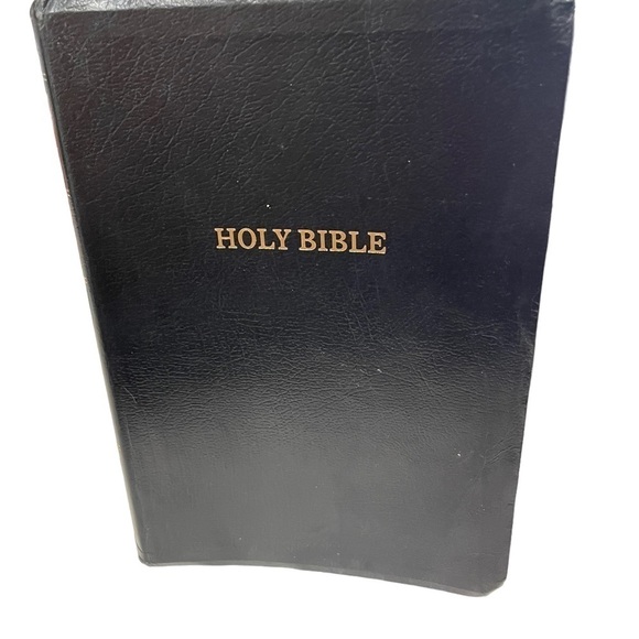 The Holy Bible KJV old and new testaments red letter large print 2017 T Nelson - Picture 1 of 5
